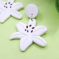 Image 2 of Lirio - blanco 