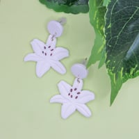 Image 3 of Lirio - blanco 