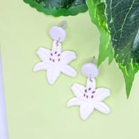 Image 4 of Lirio - blanco 