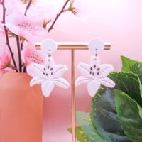 Image 1 of Lirio - blanco 