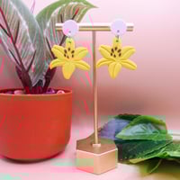 Image 3 of Lirio - Amarillo 