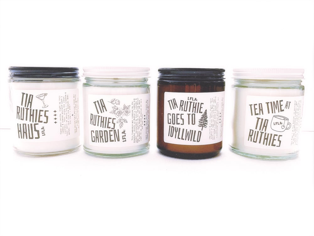 "TIA RUTHIES GARDEN"  Coco Apricot Creme Wax Candle - 8 oz