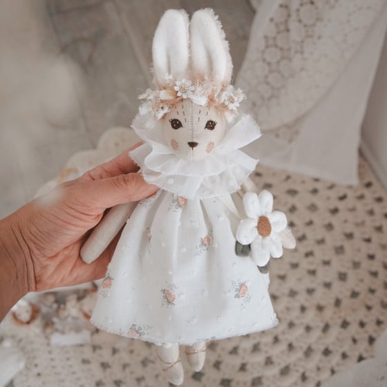 Image of Mini lapinette Zéline pâquerette en robe