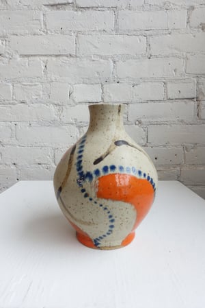 Sam Hewitt / Vase 1B