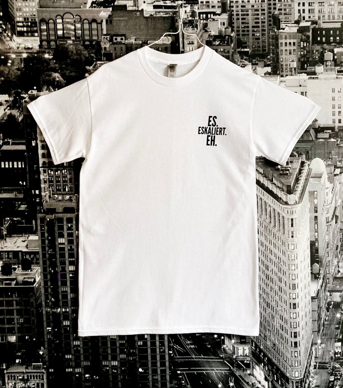 Image of Es Eskaliert Eh Quickstrike T-Shirt by Robinson Bar