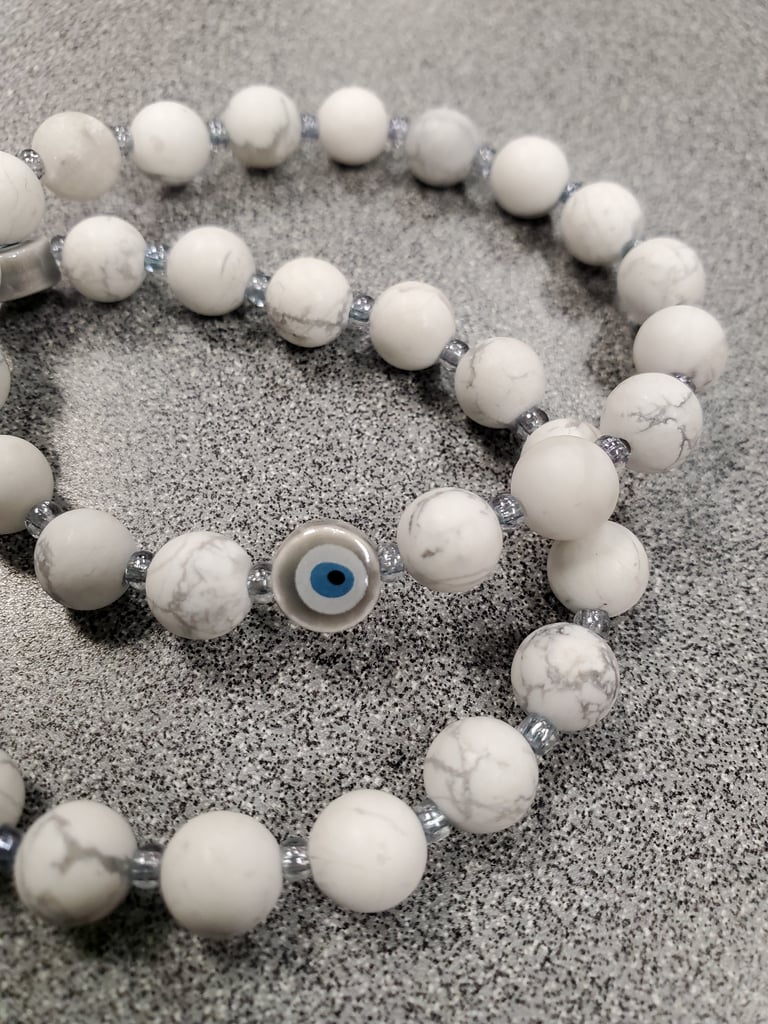 Howlite Ojo Bracelet Image 2