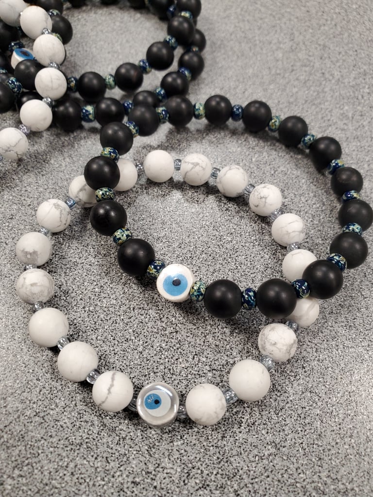 Howlite Ojo Bracelet Image 3