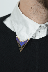 Image 4 of Pin's col de chemise floral