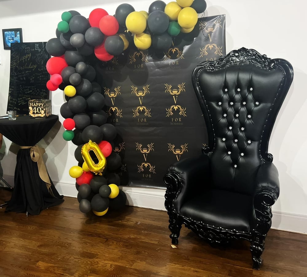Black Throne Chair (Adult)