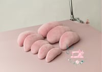 Image 3 of BEANS POSING-light pink