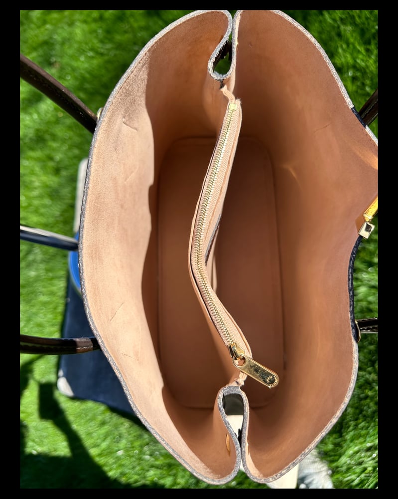 Image of Louis Vuitton Kensington V Tote