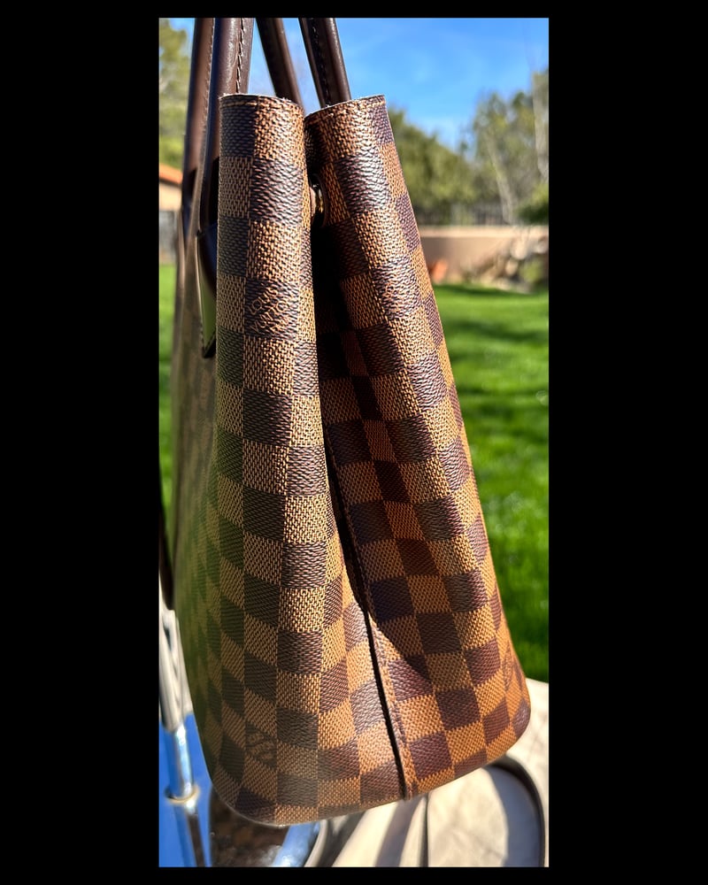 Louis Vuitton Kensington V Tote