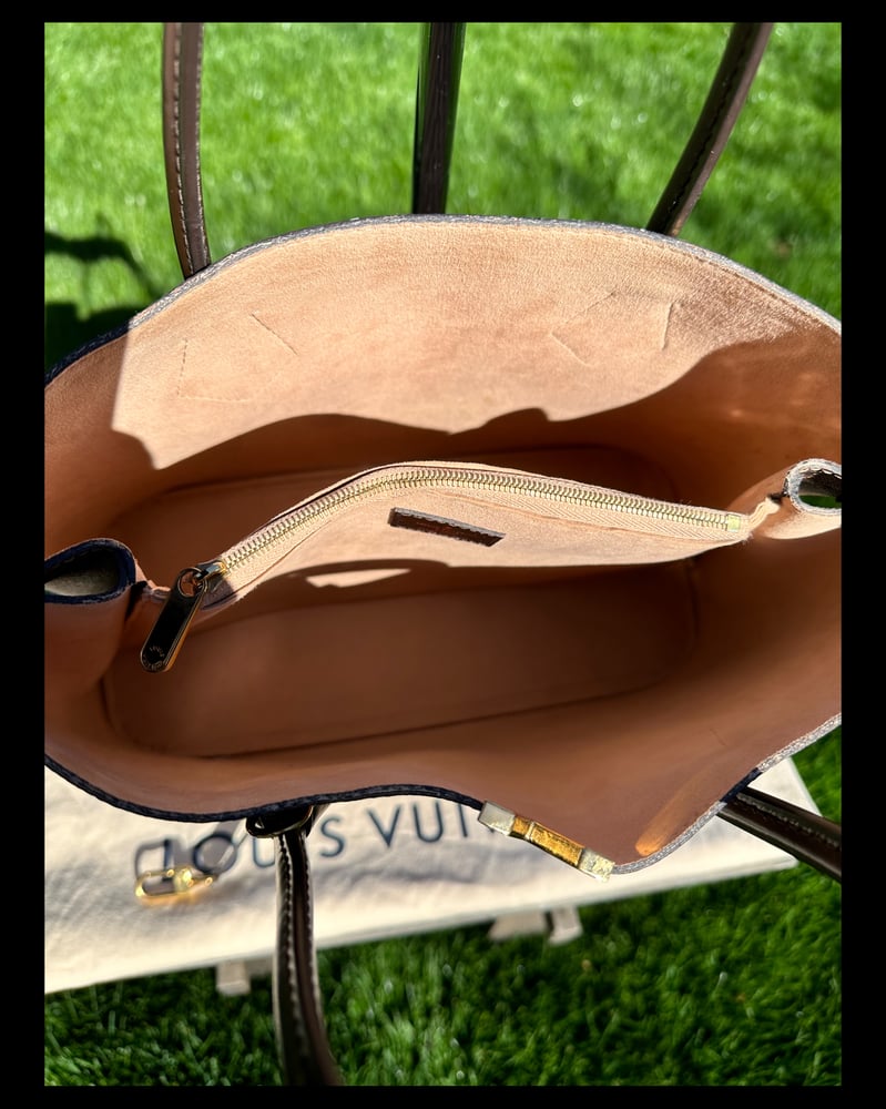 Image of Louis Vuitton Kensington V Tote