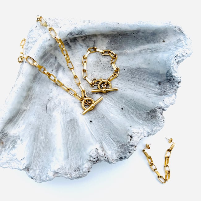 Gold chunky chain necklace