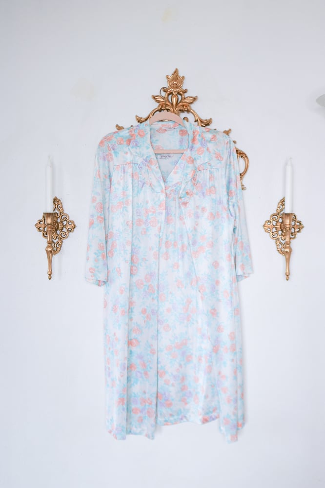 Image of Vintage 1970s Vanity Fair Two Piece Pastel Rose Nightgown and Robe (Medium)