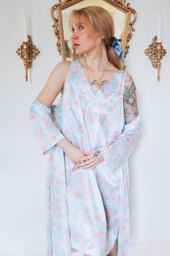 Image of Vintage 1970s Vanity Fair Two Piece Pastel Rose Nightgown and Robe (Medium)