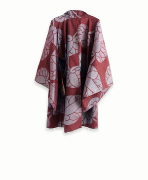 Image of Kort kimono - maroni farvet silke med kejsertræblade
