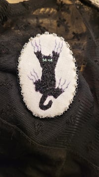 Image 1 of Broche CHATpitre