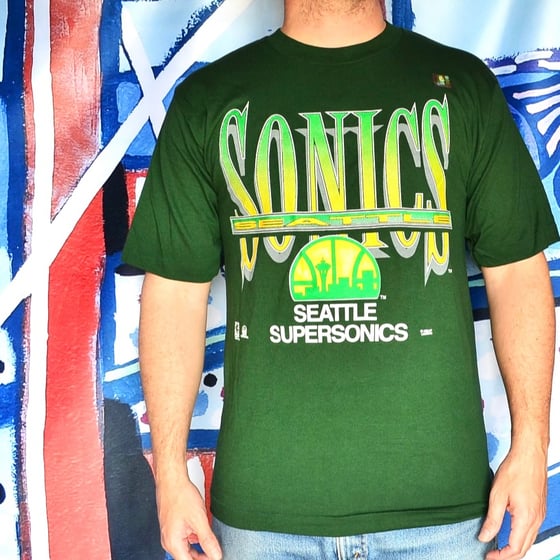 Image of Vintage 1990's Seattle Supersonics Competitor T-Shirt Sz.L