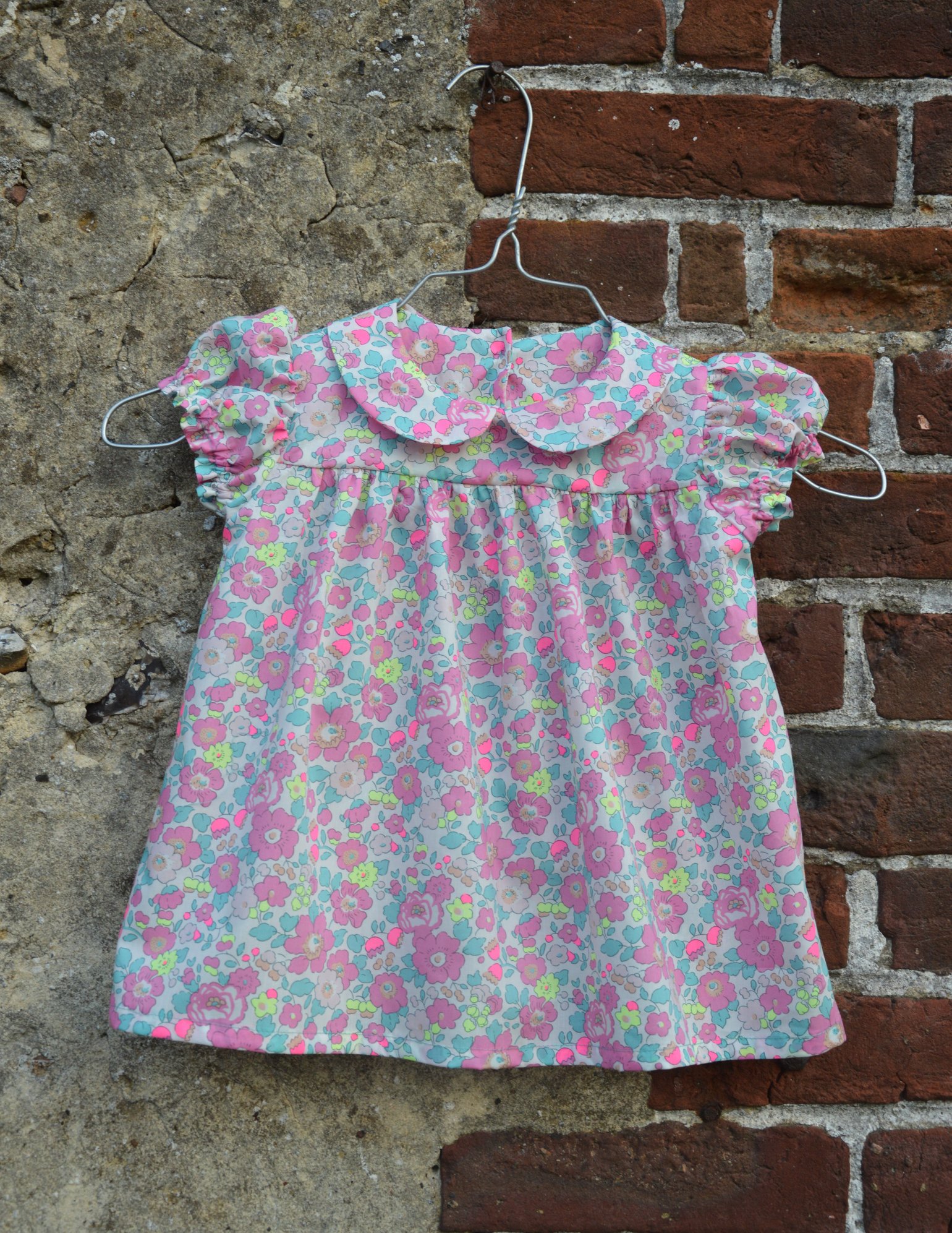 Image of Blouse en liberty betsy cupcake fluo manches ballons col claudine