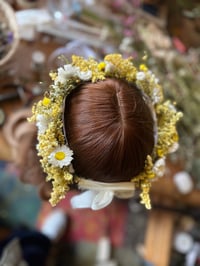 Image 2 of Flower hair garland 