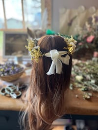 Image 4 of Flower hair garland 