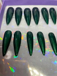 Image 2 of EMERALD GREEN SPARKLY STILLETO LONG NAILS 