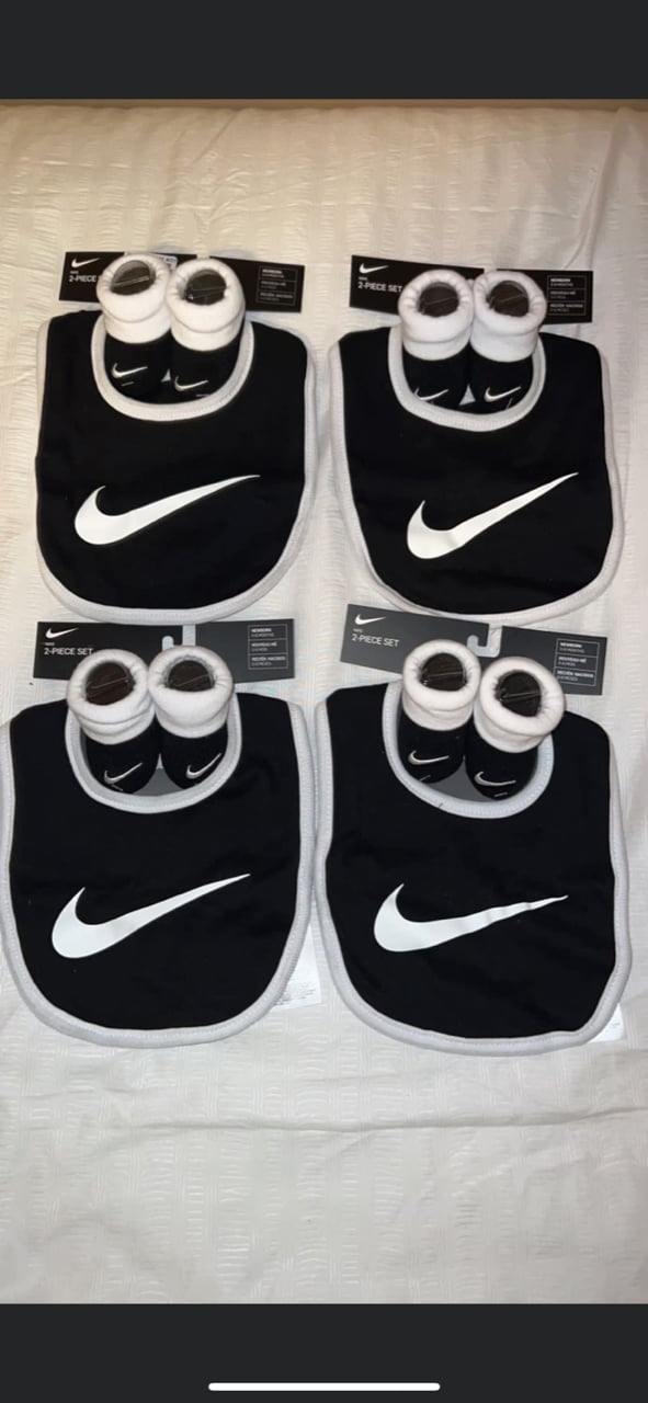 Image of NIKE Bib/Booties Set