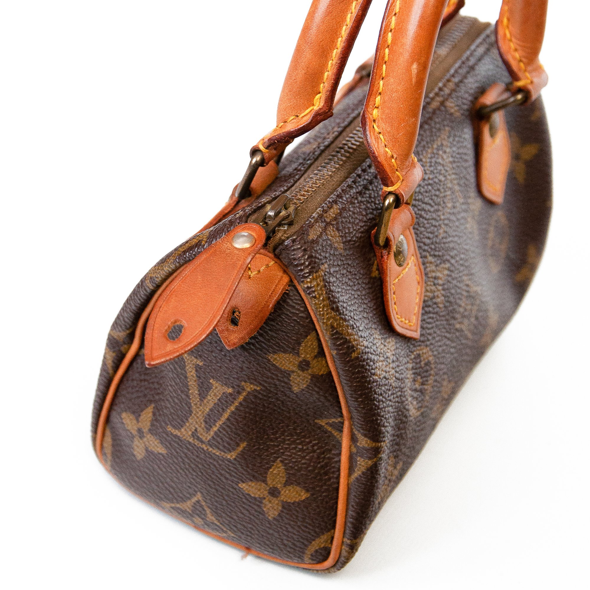 louis vuitton backpack 1980 Vintage Monogram Montsouris MM Brown This is an authentic Louis Vuitton Monogram Canvas Montsouris
