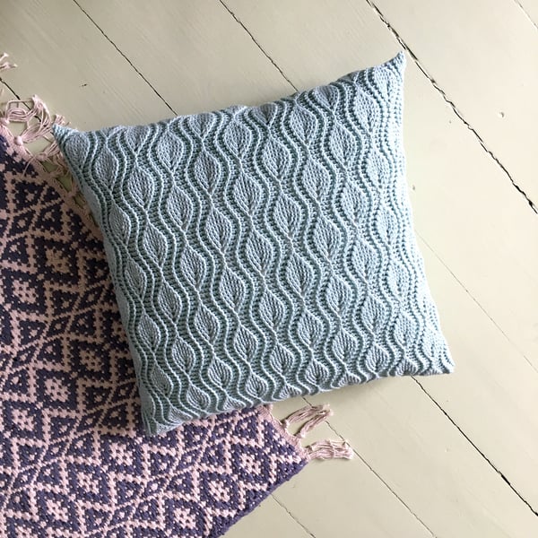Image of Leafy pillow - english