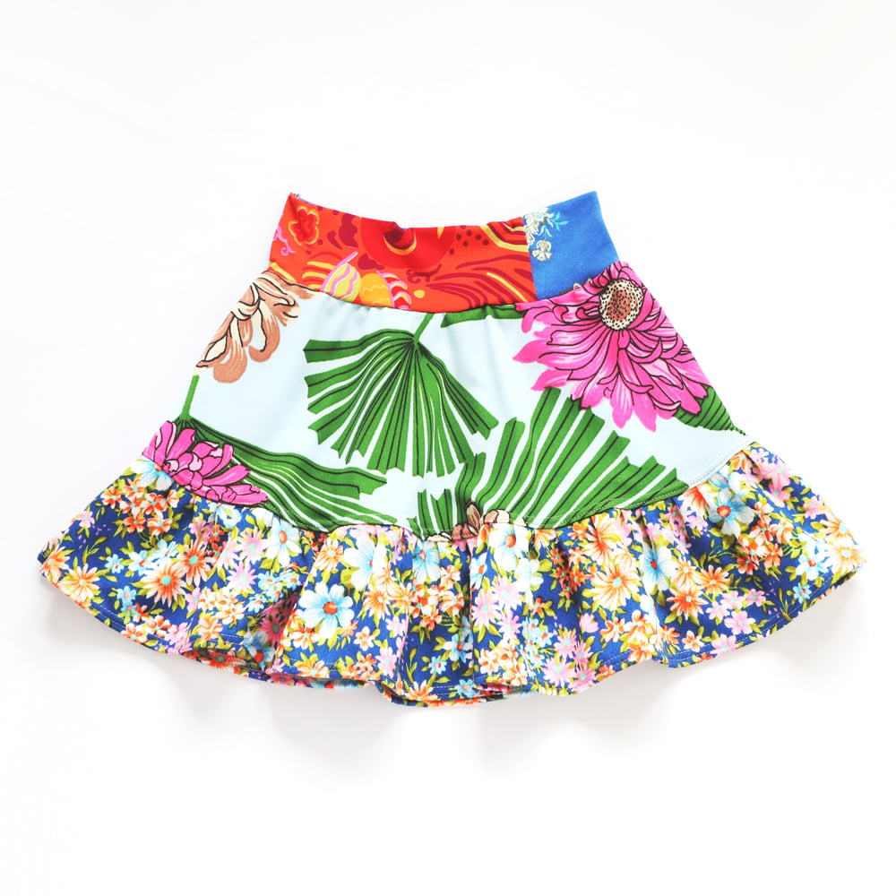 Image of tropical beachy 12/14 floral multi happy colorful vintage fabric flouncy skirt courtneycourtney