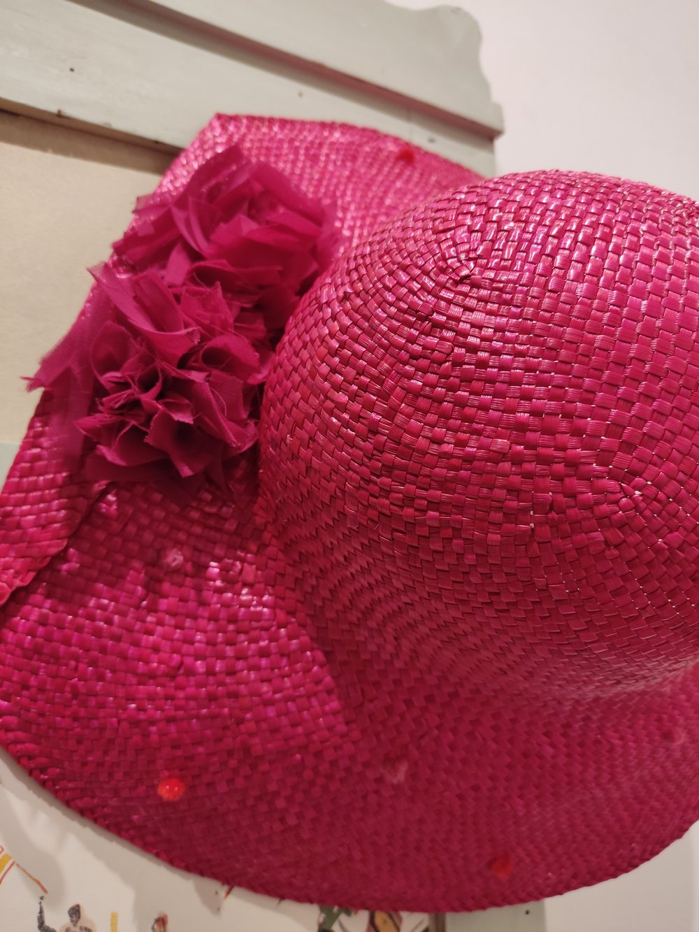 Image of Cappello fucsia lucido con pois