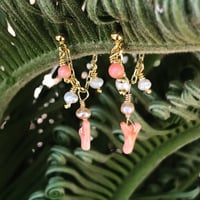 Image 2 of CHAÎNE CORAL and PEARL Earring