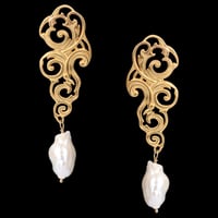 Image 5 of NUAGES BAROQUE Big Solo Earring with Pearl