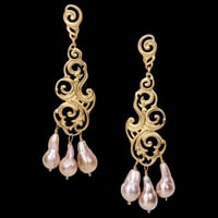 Image 2 of NUAGES BAROQUE Big Earring - 3 Rose Drop Pearls