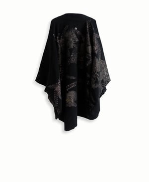 Image of Kort kimono  af sort silke med metaliske bregneblade