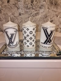 BLACK AND WHITE LV CANDLE