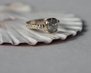 Image of *SALE - was £2950* 18ct Yellow gold, pale grey diamond faceted ring (LON210)