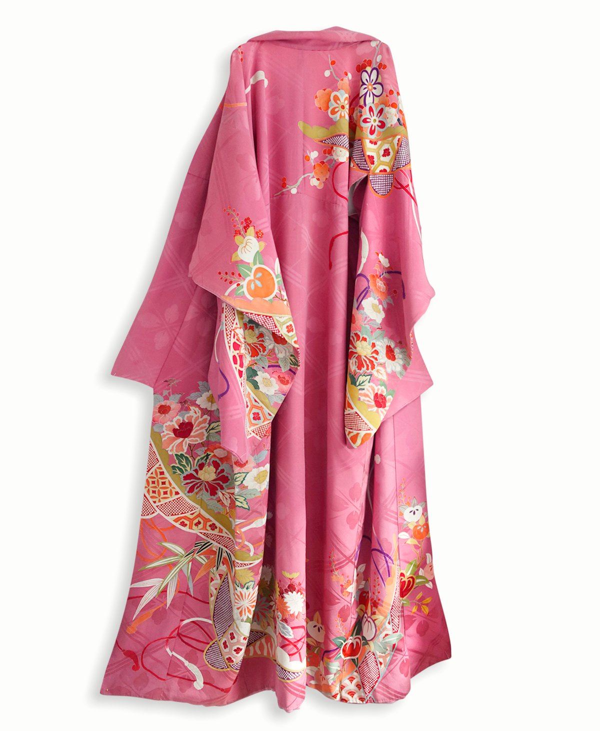 Image of Dyb rosa silkekimono med blomsterdekor
