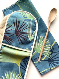 Image 3 of Ginkgo Jungle Oven Gloves and Tea Towel - Blues