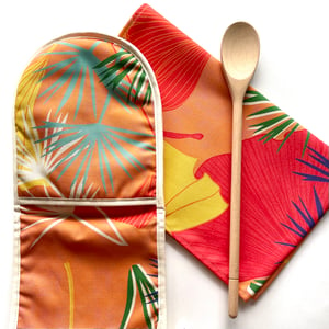 Image of Ginkgo Jungle Oven Gloves and Tea Towel - Reds