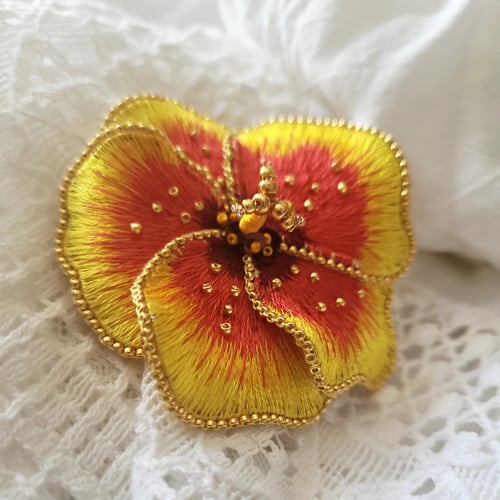 Image of broche broderie HIBISCUS