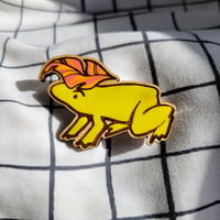 Image of Leaf-head Froggy pin