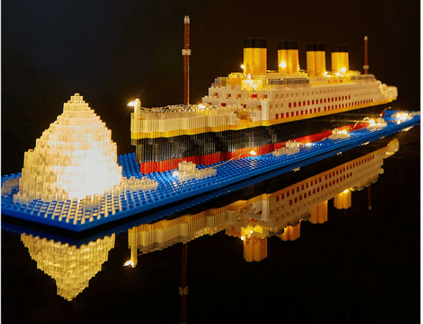 Image of Build the Titanic: A LEGO Masterpiece