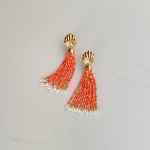 MAUNA KEA Small Shell Tassel Earrings