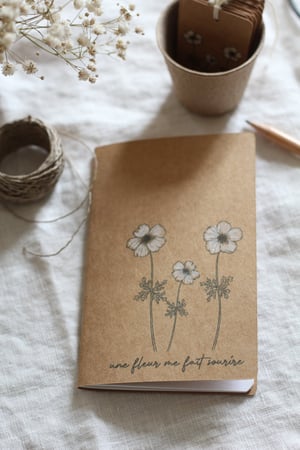 Image of Carnet papier cartonné kraft 'Une fleur ...' (CRNTANEMON)