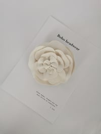 Image 3 of Olivia Flower brooches / Faux Leather 