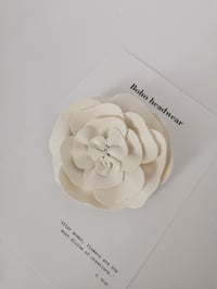 Image 2 of Olivia Flower brooches / Faux Leather 