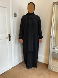 Image 2 of Mustarih - Crinkled Hooded Abaya - Black