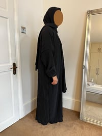 Image 4 of Mustarih - Crinkled Hooded Abaya - Black